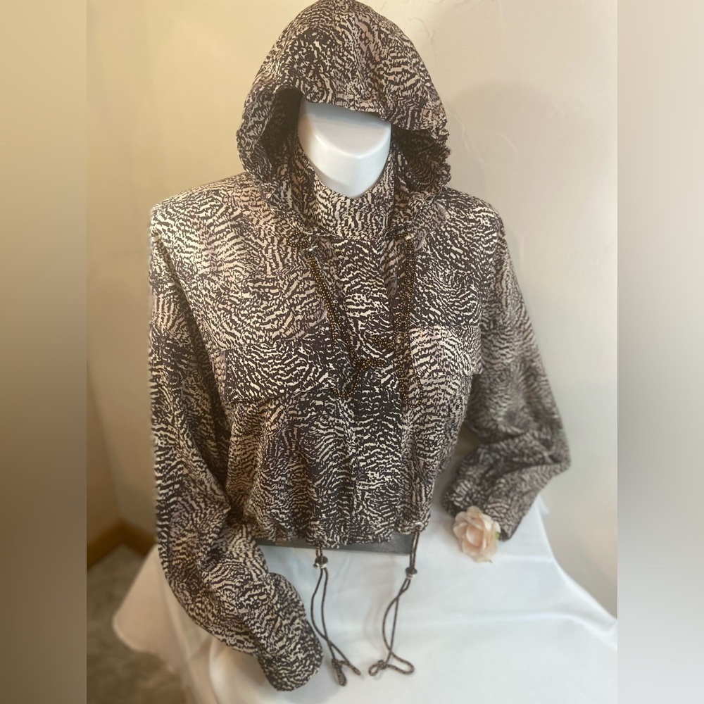 H & M~Cropped High Low Abstract Hooded Top/Jacket~Elastic Sleeves & Hem~Size S - Picture 3 of 14